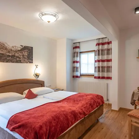 Gaestehaus Schneeberger Гостьовий будинок Майргофен
