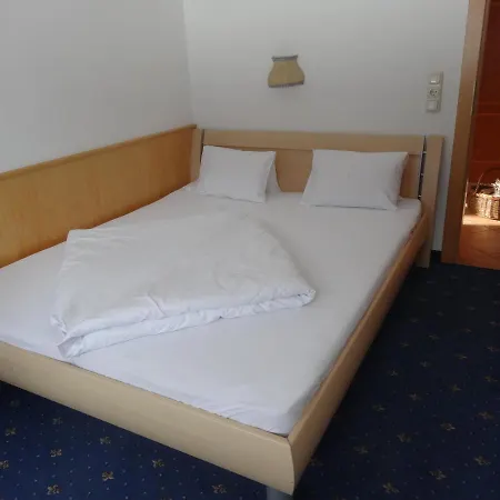 Gaestehaus Schneeberger Майргофен