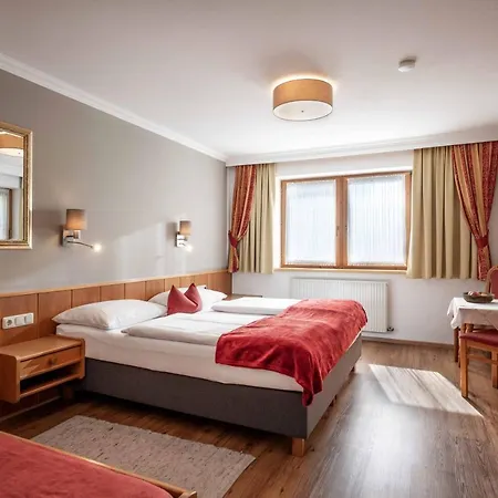 Gaestehaus Schneeberger Гостьовий будинок Майргофен