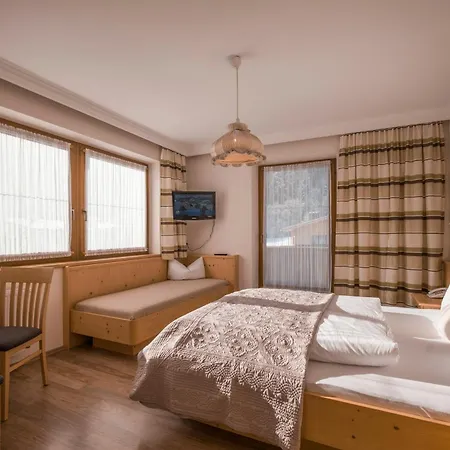 Gaestehaus Schneeberger Майргофен