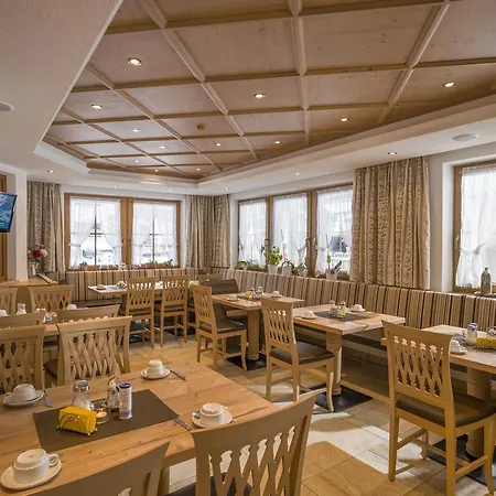 Гостьовий будинок Gaestehaus Schneeberger Майргофен
