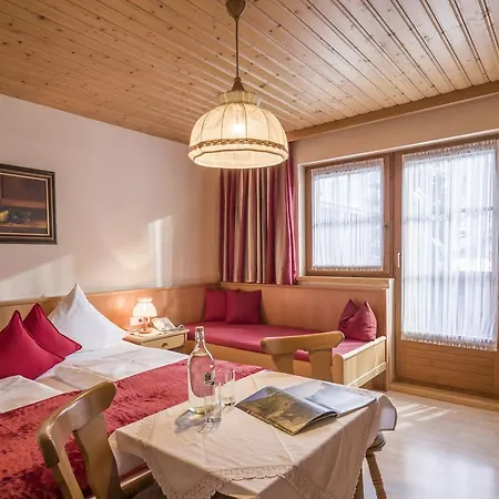 Gaestehaus Schneeberger Майргофен