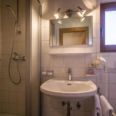 Гостьовий будинок Gaestehaus Schneeberger 2*