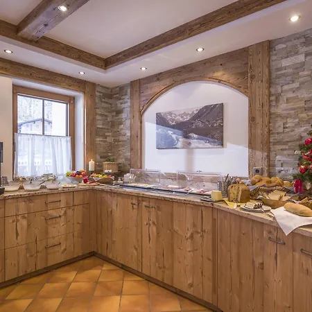 Gaestehaus Schneeberger Pensionat Mayrhofen