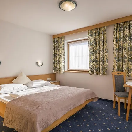 Gaestehaus Schneeberger Pensionat Mayrhofen
